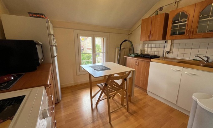 Conflans-Sainte-Honorine Apartment | Furnished apartment Fin d'Oise - Quiet neighborhood (200m RER A/SNCF train station)