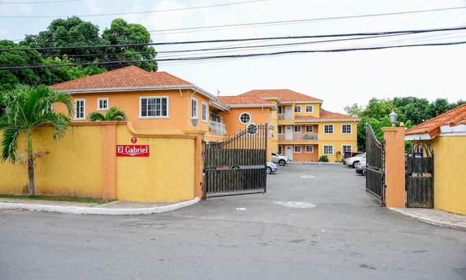 Camperdown Apartment | Furnished 1 bedroom Apartment in Gated Complex