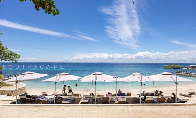 Lapu-Lapu Apartment | Furnished 2BR | Sea View, WiFi, Netflix, Pool and Beach