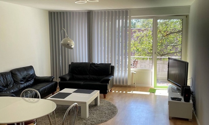 Lokstedt Condo | Furnished 3-room apartment with balcony in the hotspot of Hamburg-Eimsbüttel.