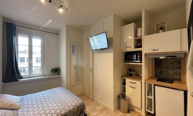 Montlucon Apartment | Furnished and equipped room in a downtown residence