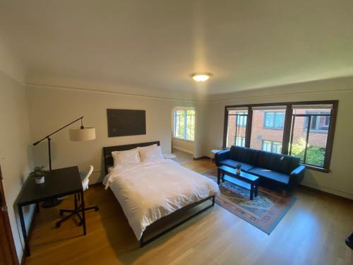 Lower Queen Anne Apartment | Furnished Apartments - Climate Pledge Arena Next Door