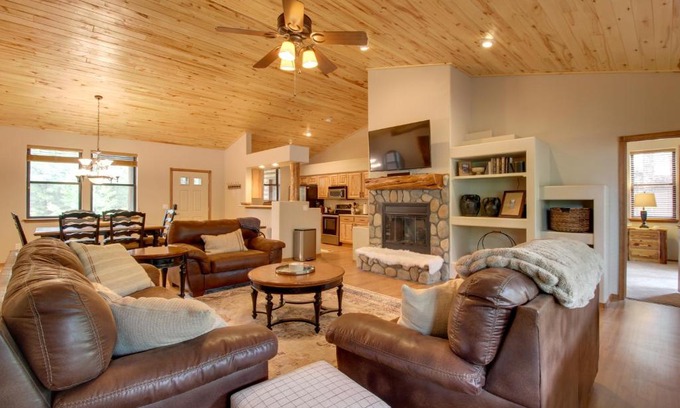 Torreon House | Furnished Deck and Grill Wooded Torreon Cabin