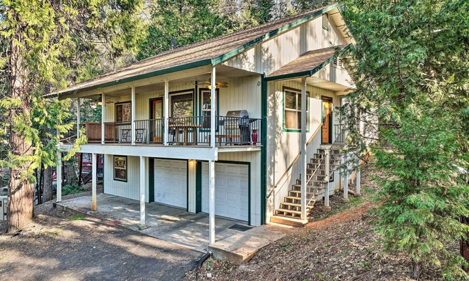 Twain Harte House | Furnished Deck: Family-Friendly Twain Harte Home