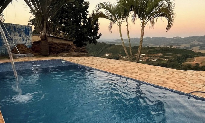 Serra Negra House | Furnished Farmhouse with Pool and Barbecue | Pets Allowed (Serra Negra-SP)