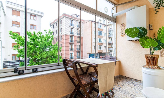Kartal Apartment | Furnished Flat w Balcony Near Metro in Kartal
