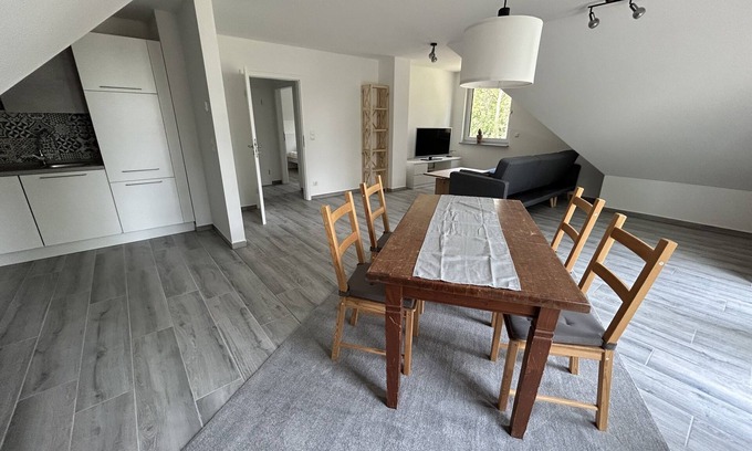 Mellensee Apartment | Furnished four-room top floor apartment with lake view