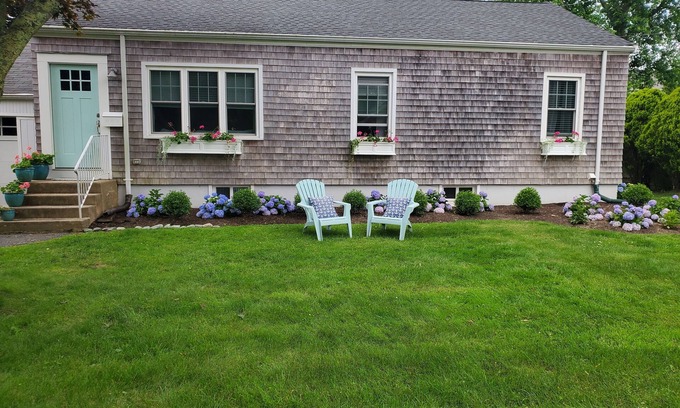 Fifth Ward House | Furnished Newport Beach Cottage- 3 Month Rental. March, April, May only 2024.