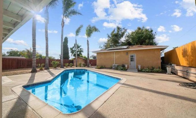 Chula Vista House | Furnished pet friendly 1 bed 1 bath house with a pool, wifi, AC, washer & dryer