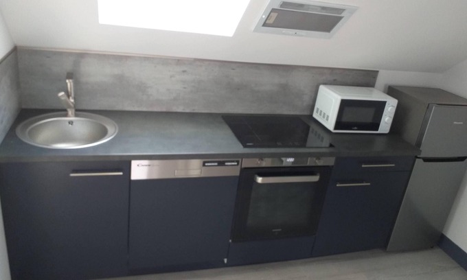 Chatellerault Apartment | Furnished T2 apartment with simple, uncluttered decor 5 minutes from the station