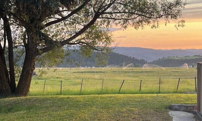 Bedford House | Furnished weekly-monthly rental in beautiful Star Valley Wyoming.