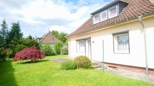 Brake House | GästeHaus „Barbara” mit Garage in 26919 Brake