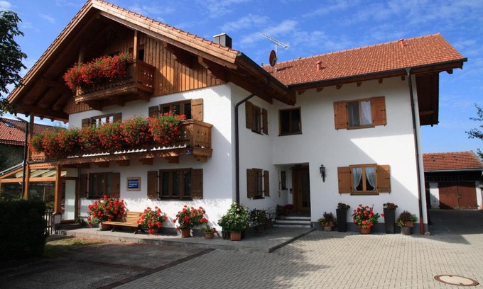 Munchen District House | Gästehaus Burgmayr