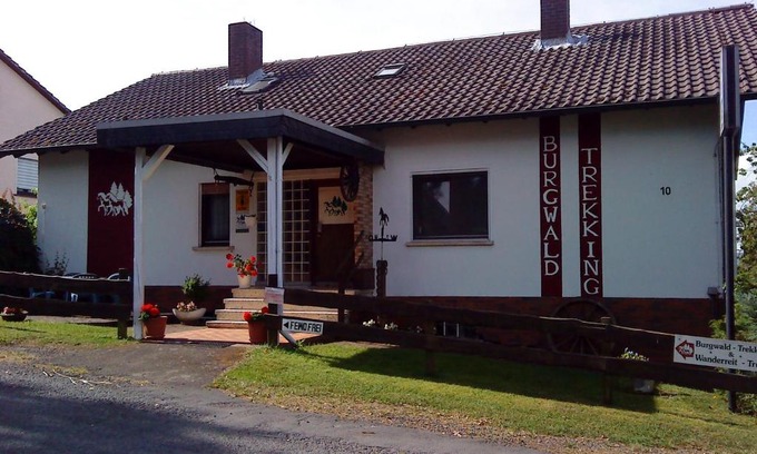 Simtshausen House | Gästehaus Burgwald-Trekking