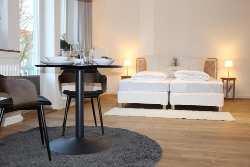 Kernstadt House | Gästehaus Friedrichstraße - Geräumiges Zimmer mit eigenem Bad