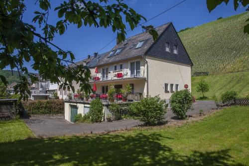 Enkirch Bed & Breakfast | Gästehaus Ute