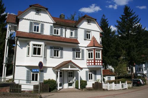 Bad Herrenalb Apartment | Gästehaus Villa Lina