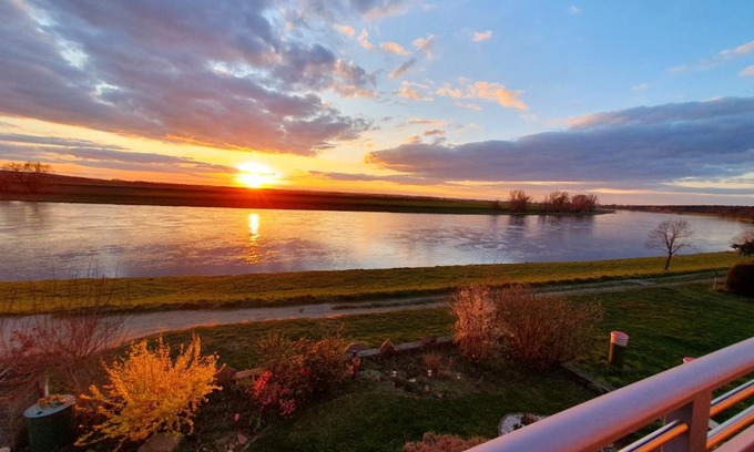 Kreinitz Apartment | Gästewohnung Elbblick - Reinkommen, Wohlfühlen und den Ausblick genießen