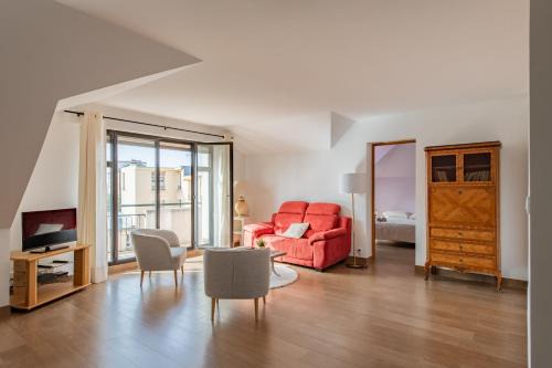 Notre-Dame Apartment | Géranimus Versailles: Notre-Dame