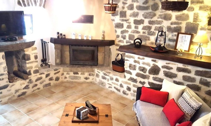 Saint-Pons House | Gîte à la Campagne Avec Vue, 3ch, Terrasse et Jardin Privatifs