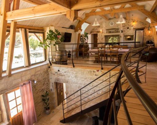 Antully House | Gîte 2 La grange des hirondelles 3 lits doubles 6 adultes situé entre Bourgogne MORVAN et Vignoble Maison entière labellisée à Gîte de France sous 71 G 2005 labellisé 3 épis - Loft grand volume dans corps de ferme rénovée ANTULLY chez MAYMARD Yannick