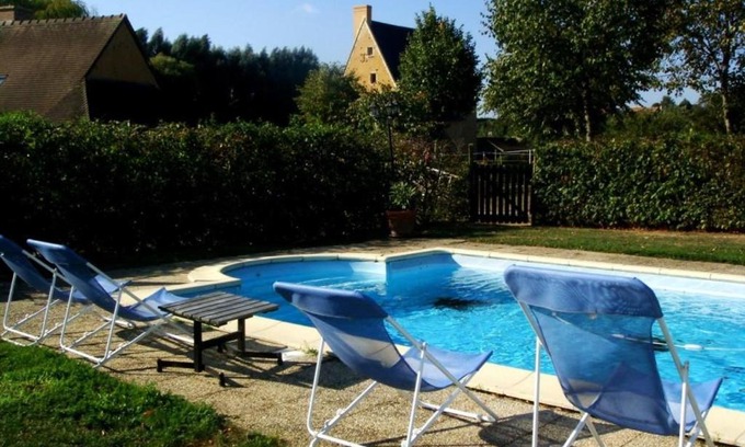 Asnieres sur Vegre House | Gîte 4 pers avec piscine chauffée et jardin au bord de la Vègre, proche village médiéval. - FR-1-410-152