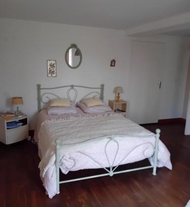 Celles House | Gîte acacia