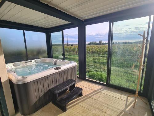 Pujols-sur-Ciron House | Gîte au coeur des vignes, jacuzzi et sauna privés