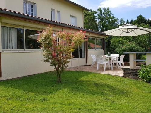 Saint-Jory-de-Chalais House | Gîte avec grand parc, clim et Wifi, proche commerces, dans le Parc Naturel Périgord Limousin - FR-1-616-78