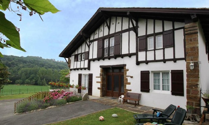 Beyrie-sur-Joyeuse House | Gîte Beyrie-sur-Joyeuse, 6 pièces, 10 personnes - FR-1-384-19