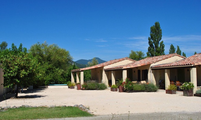 Banne House | Gîte Bleu Le soleil souriant