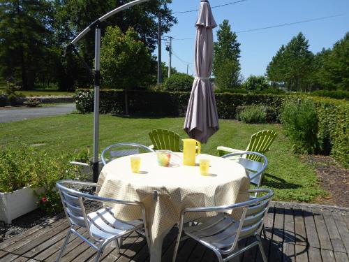 La Chapelle-aux-Choux House | Gîte Champêtre avec Piscine Chauffée, Cheminée, et Terrasse en Plein Sud - FR-1-410-131
