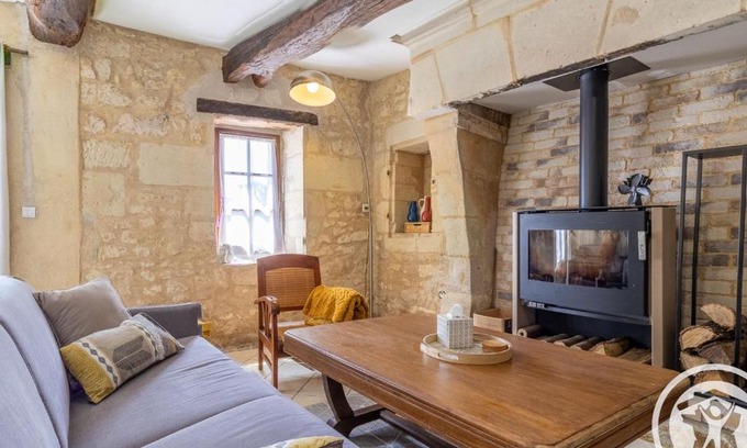 Vaudelnay House | Gîte charmant en tuffeau près de Saumur avec terrasse, poêle à bois et grandes commodités - FR-1-622-64