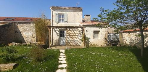 Asnieres-la-Giraud House | Gîte chez Sylvie et Eric Coppin