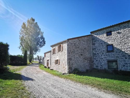 Saint-Romain-Lachalm House | Gîte de charme en campagne, 5-8 pers., cheminée, nature, proche Pilat, activités à proximité - FR-1-582-269