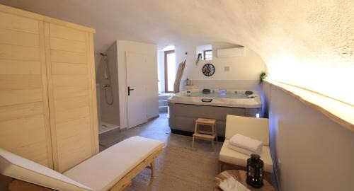 Donzere House | Gîte de charme avec jacuzzi et sauna privatifs