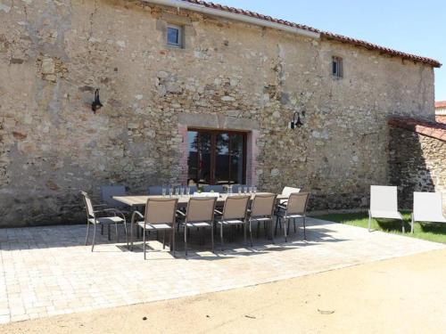 Les Herbiers House | Gîte de charme avec piscine couverte, idéal pour 10 pers., PMR, proche Puy du Fou, grand jardin, loisirs - FR-1-426-428