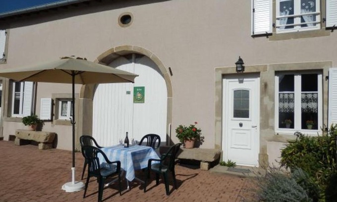 Lironcourt House | Gîte de Charme avec Terrasse près de Bourbonne-les-Bains, 2 chambres, poêle à bois, Wifi inclus - FR-1-589-118