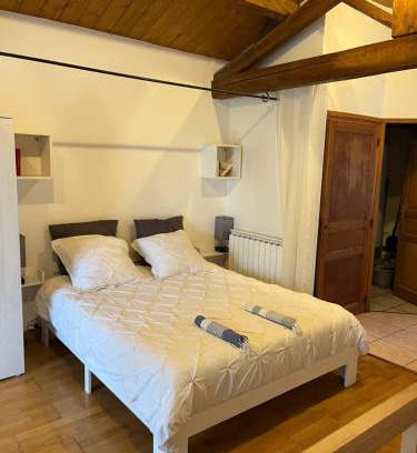Lisle-sur-Tarn Apartment | gîte de Fontjalabert en campagne tout confort