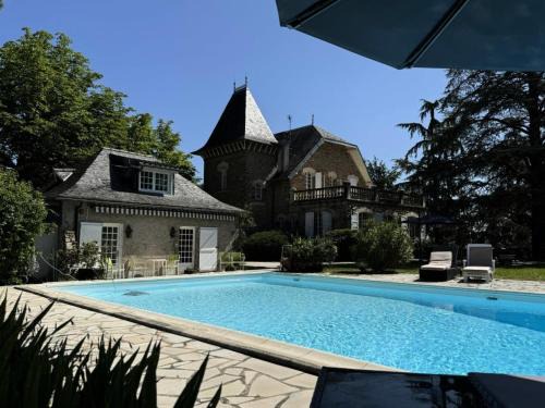 Brive-la-Gaillarde Apartment | Gîte de France Pool house et tennis 3 épis - Gîte de France 7 personnes MAE-4611