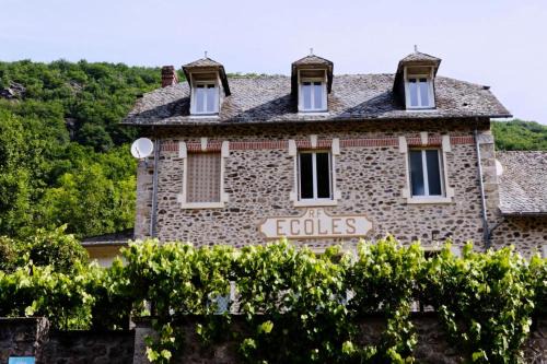Laval-sur-Luzege Apartment | Gîte de France Gîte ecole 3 épis - Gîte de France 4 personnes MAE-6354