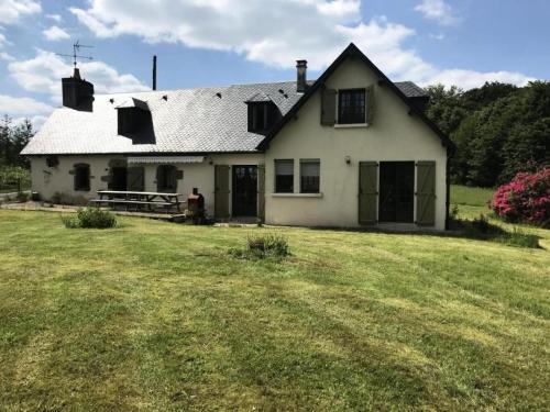 Saint-Merd-de-Lapleau Apartment | Gîte de France Le rouzeyrol 3 épis - Gîte de France 12 personnes MAE-9674