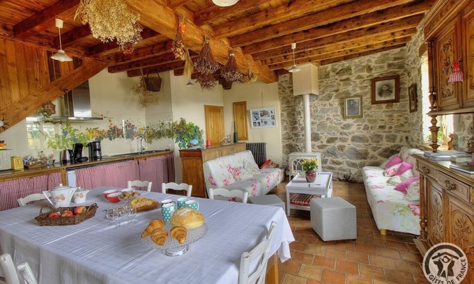Quincie-en-Beaujolais House | Gîte de Groupe Lagneau
