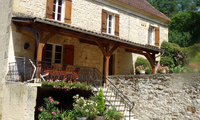Campagne House | Gîte de la Fontaine, renovated in 2016, in Périgord with Jardin