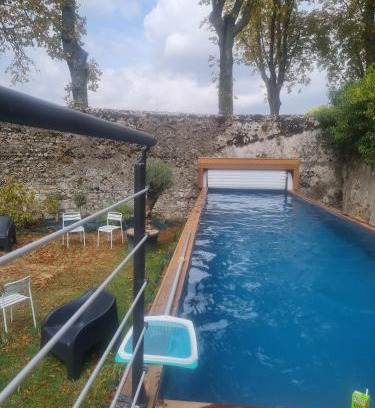 Vernou-sur-Brenne House | Gîte de la Mignonerie du Château de Jallanges pour 19 personnes avec 4 ou 7 chambres