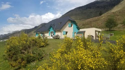 Accous Hotel | Gîte de montagne du Plateau de Lhers- Accueil randonneurs