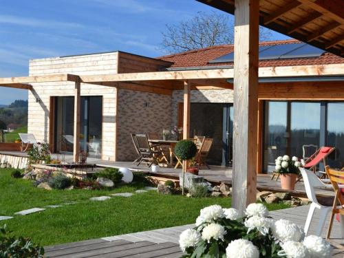 Champoly House | Gîte en bois avec piscine naturelle, 3 chambres avec terrasses privatives - FR-1-496-258