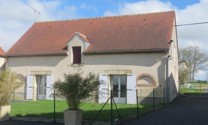 Vieilles-Maisons-sur-Joudry House | Gîte familial à la ferme avec jardin clos, proche Forêt d'Orléans et étangs, lits faits, jeux enfants - FR-1-590-88