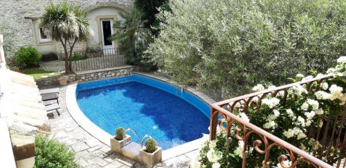 Saint-Genies-de-Malgoires House | Gîte familial 6 personnes climatisé, piscine partagée chauffée, proche Nîmes, Uzès, Pont du Gard, Cévennes