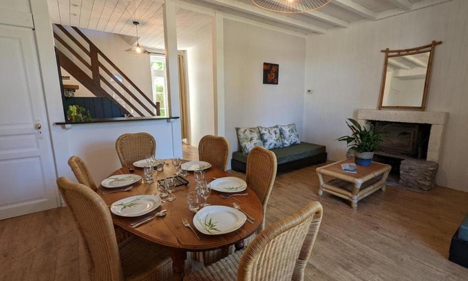 Chadurie House | Gîte familial avec piscine chauffée, jardin privé et équipements bébé en Charente - FR-1-653-182